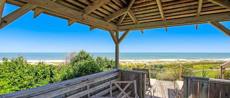 Leilighet, flere senger, terrasse, havutsikt (1135 Beach Walker) | Terrasse/patio