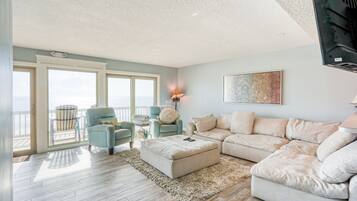 Kondominium, Beberapa Tempat Tidur, balkon, pemandangan pantai (Tranquil Vista) | Area keluarga