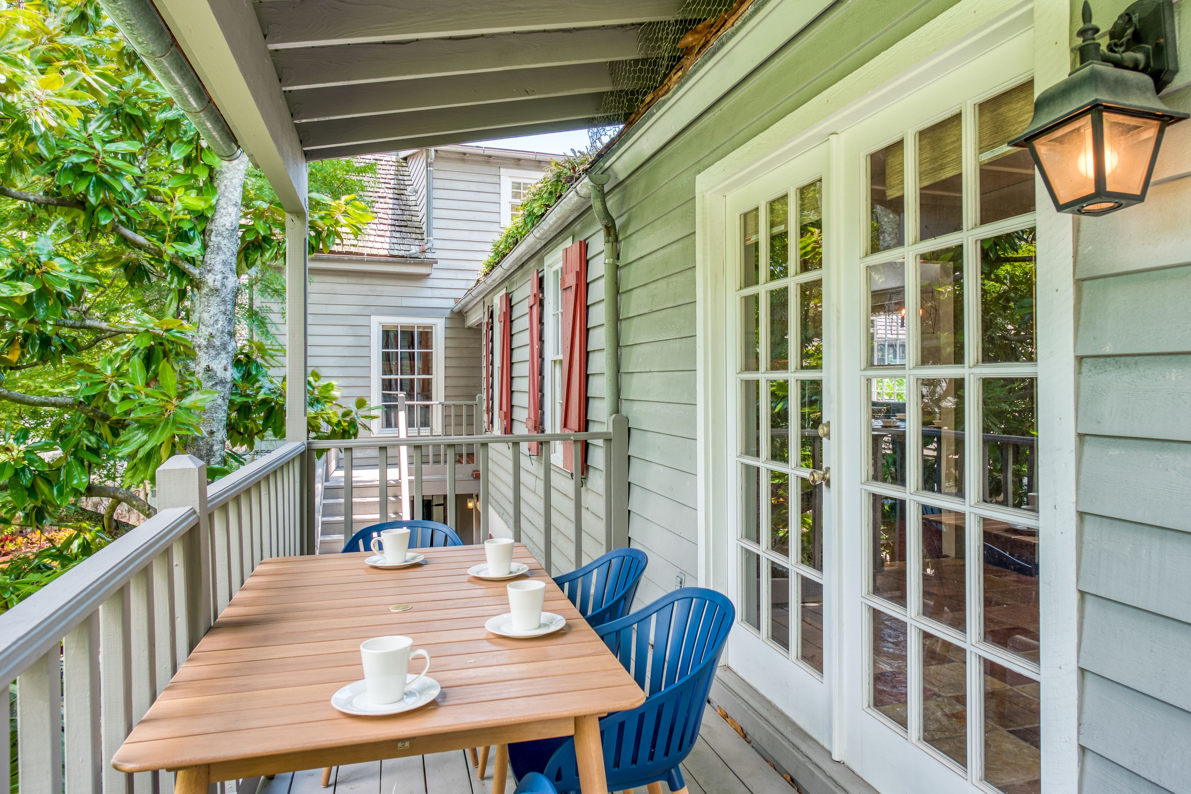 Apartamento, várias camas, sacada, vista para o jardim (52 St George) | Opções para refeição ao ar livre