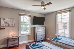 Apartment, Multiple Beds, Balcony, Garden View (52 St George) - Colonial Quarter Hideaway With Modern Comforts & Balcony - Near the Beach (St. Augustine)