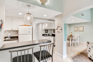 Private kitchen - Charming Amelia Island Plantation Condo With Balcony, AC, Washer/dryer & Pool (Fernandina Beach)