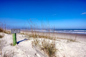 A beach scene with a sign reading "30th Aves." - Beachside Snowbird Escape With Fenced Yard & Washer/dryer - Walk to Beach Access (Jacksonville Beach)