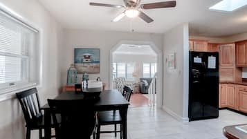 House, Multiple Beds, Kitchen, Garden View (Coram's Corner) | 3 bedrooms, individually decorated, individually furnished, bed sheets