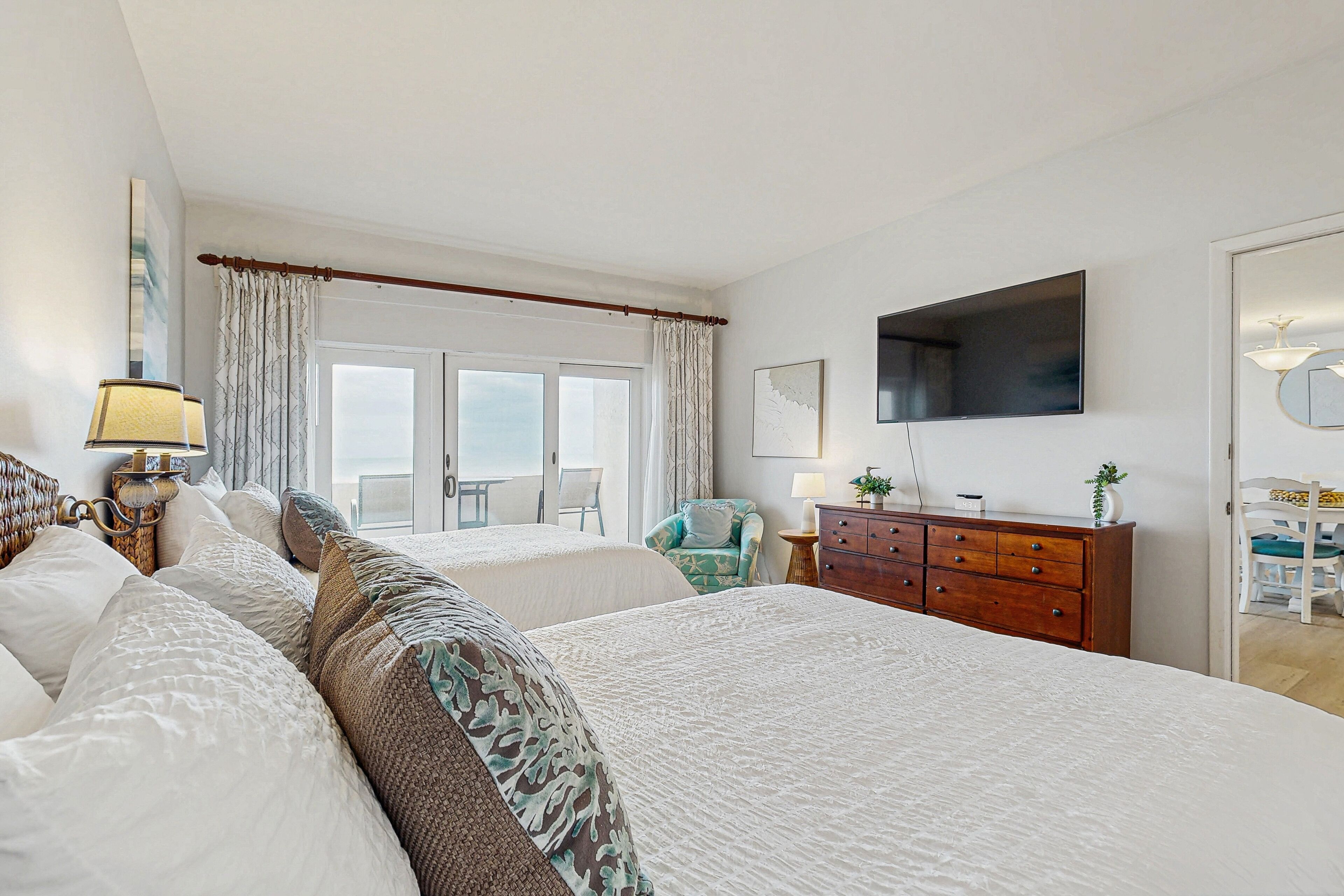 1 bedroom, individually decorated, individually furnished, bed sheets