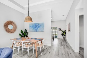 บ้านพัก, หลายเตียง, ใช้สระว่ายน้ำได้, วิวสระว่ายน้ำ (SeaBreeze Villa B) | 3 ห้องนอน, ห้องพักตกแต่งอย่างมีเอกลักษณ์, ตกแต่งพิเศษโดยเฉพาะ