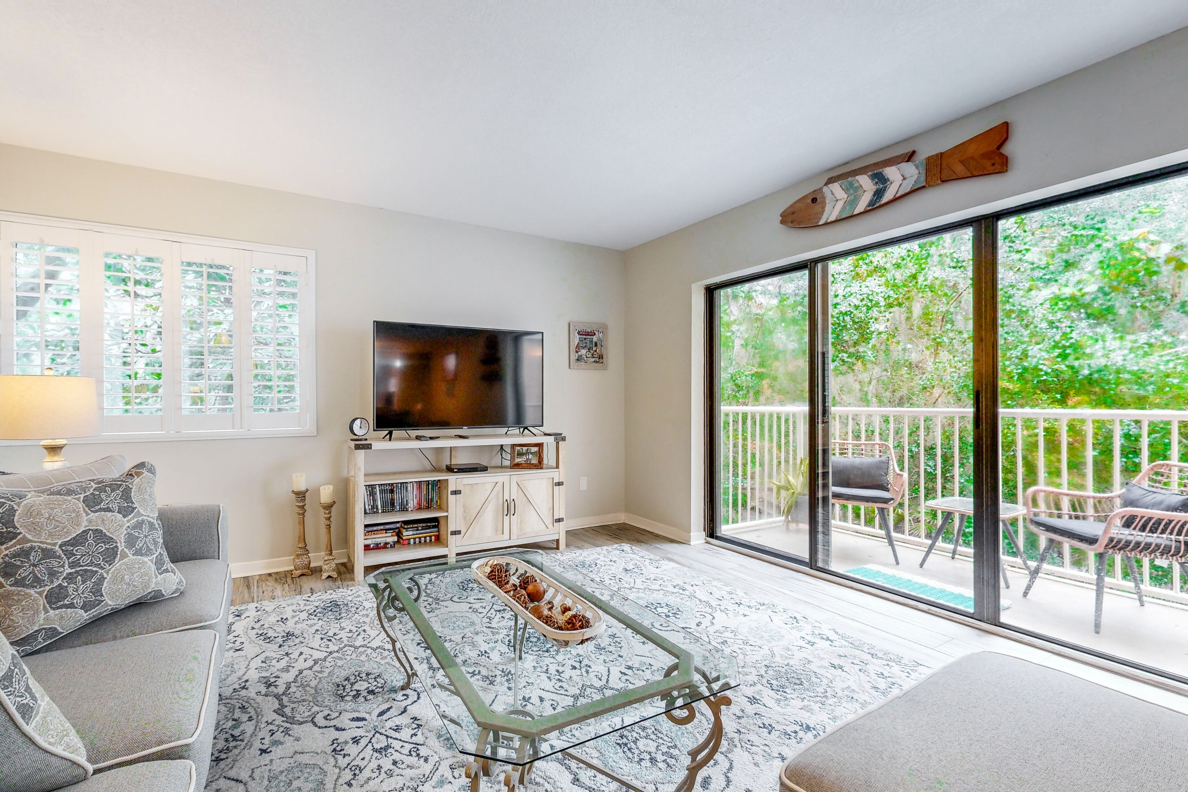 Condo, Plusieurs lits, patio, vue sur le jardin (2065 Beach Wood) | Aire de séjour