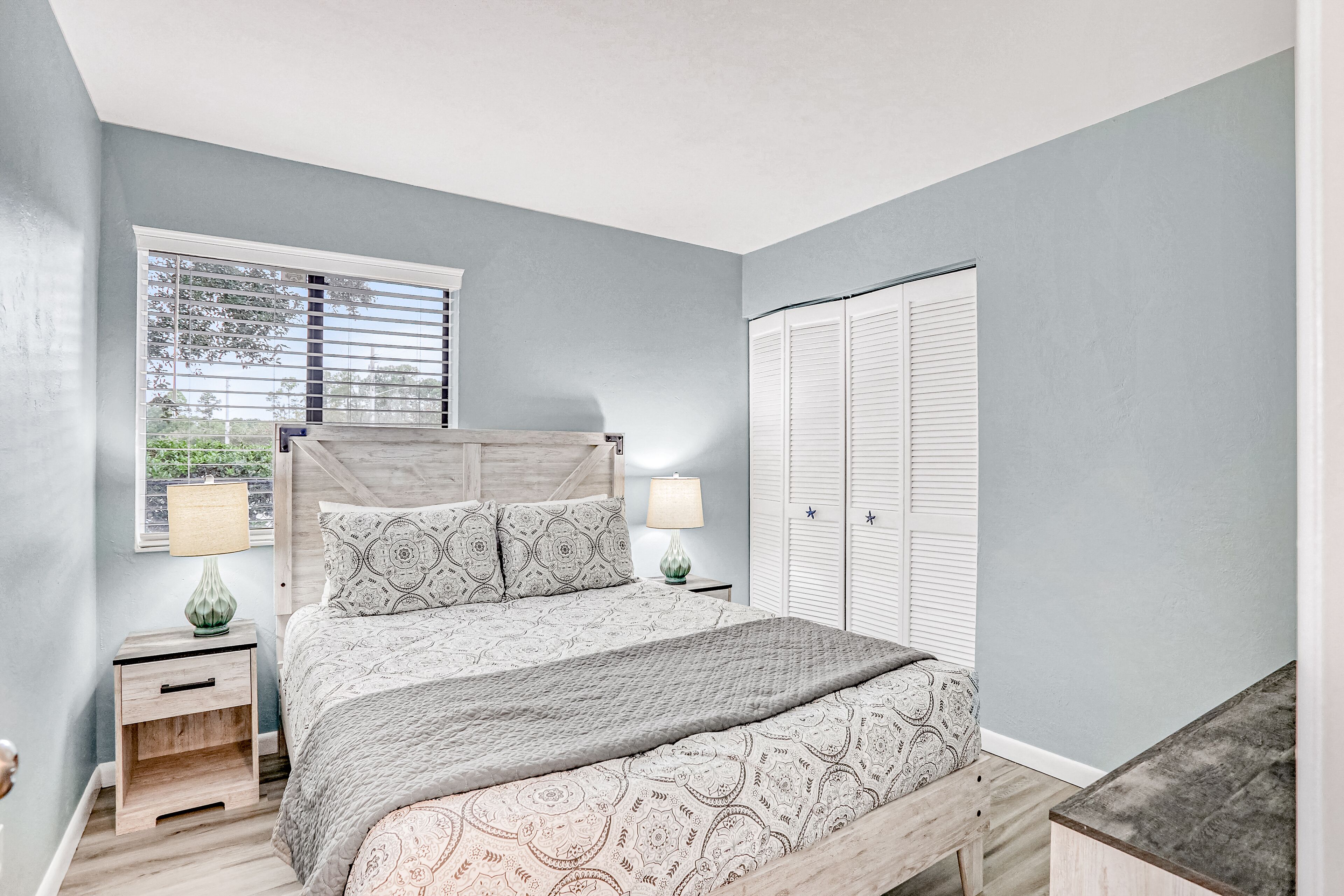 House, Multiple Beds, Patio, Garden View (Bradmore Casita A) | 3 bedrooms, individually decorated, individually furnished, bed sheets