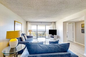 Living area - Condo With Shared Pool, Beach Access and Spectacular Atlantic Ocean Views (Fernandina Beach)