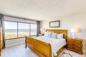 2 bedrooms, individually decorated, individually furnished, bed sheets - Condo With Shared Pool, Beach Access and Spectacular Atlantic Ocean Views (Fernandina Beach)