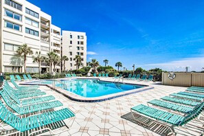 Pool - Condo With Shared Pool, Beach Access and Spectacular Atlantic Ocean Views (Fernandina Beach)