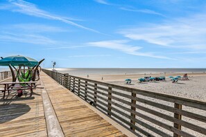 Beach nearby - Brand new Home With Open Layout, Office, & Great Location - Dog-friendly (Jacksonville)