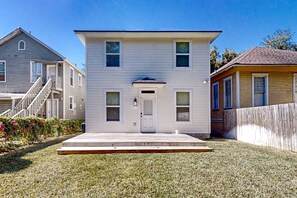 Exterior - Brand new Home With Open Layout, Office, & Great Location - Dog-friendly (Jacksonville)