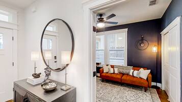 Casa, varias camas, cocina, vistas al mar (Liberty Manor) | Vistas desde la habitación