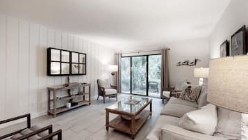 Lejlighed - flere senge - terrasse - havudsigt (2104 Beach Wood) | Opholdsområde