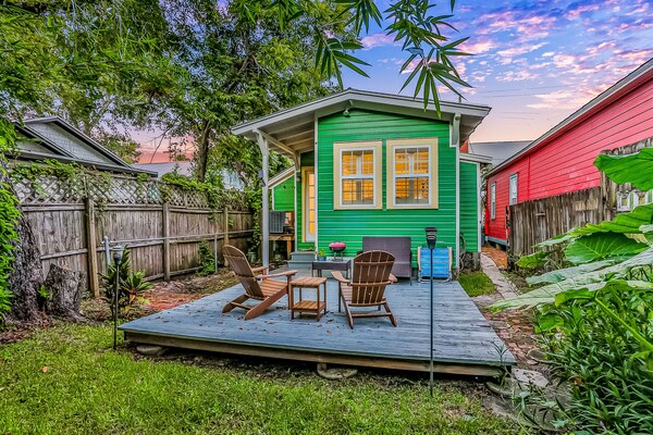 Adorable Cottage Near Downtown W/ Enclosed Yard & Spiral Staircase - Dogs Ok - Vilano Beach, FL