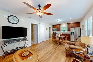 Living area - Charming Apartment With Beautiful Marsh Views and Shared Patio (Fernandina Beach)