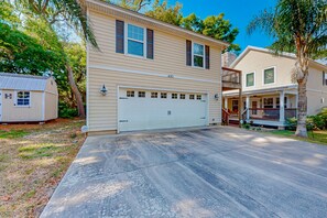 Exterior - Charming Apartment With Beautiful Marsh Views and Shared Patio (Fernandina Beach)