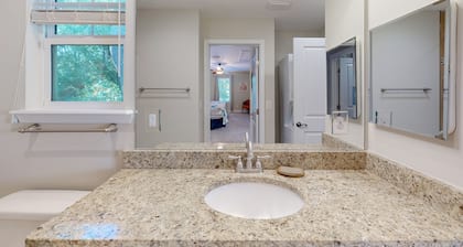Charming Apartment With Beautiful Marsh Views and Shared Patio