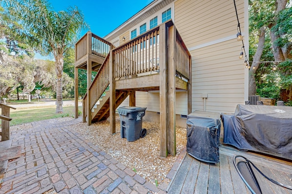 BBQ/picnic Area - Charming Apartment With Beautiful Marsh Views and Shared Patio (Fernandina Beach)