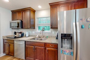 Private kitchen - Charming Apartment With Beautiful Marsh Views and Shared Patio (Fernandina Beach)