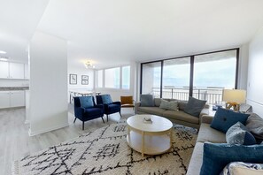 公寓客房, 多張床, 庭院, 海灘景觀 (1179 Beach Walker) | 起居區