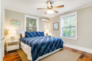 House, Multiple Beds, Patio, Garden View (Jewel's Inlet) | 5 bedrooms, individually decorated, individually furnished, bed sheets - Beautiful, Classic Home With Free Wifi, a Full Kitchen, Sunroom, & Enclosed Yard (St. Simons Island)