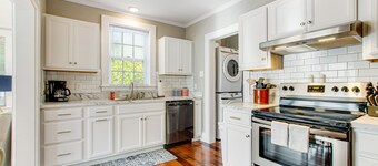 Beautiful, Classic Home With Free Wifi, a Full Kitchen, Sunroom, & Enclosed Yard