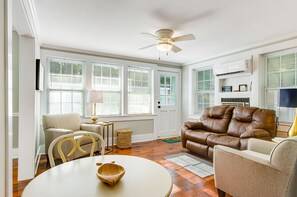 House, Multiple Beds, Patio, Garden View (Jewel's Inlet) | Living area - Beautiful, Classic Home With Free Wifi, a Full Kitchen, Sunroom, & Enclosed Yard (St. Simons Island)