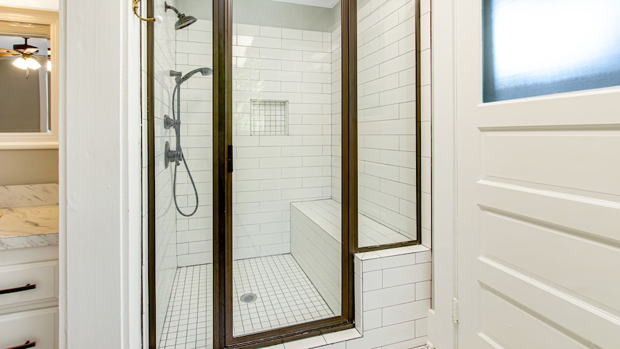 Beautiful, Classic Home With Free Wifi, a Full Kitchen, Sunroom, & Enclosed Yard