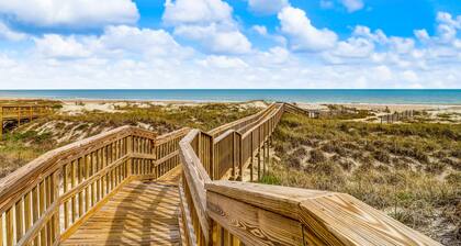 Charming Villa Just Steps to Beach & Shared Pool W/central AC, Private WD, Wifi