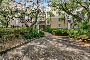 Exterior - Charming Villa Just Steps to Beach & Shared Pool W/central AC, Private WD, Wifi (Fernandina Beach)
