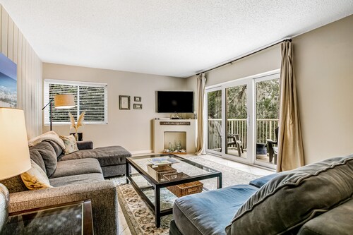 Charming Villa Just Steps to Beach & Shared Pool W/central AC, Private WD, Wifi