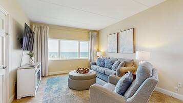 Appart'hôtel, 1 très grand lit et 1 canapé-lit, accès piscine (226 Sandcastles King Suite) | Coin séjour