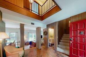 Interior - Condo With Central AC, Washer/dryer, Shared Outdoor Pool, & On-site Golf (St. Simons Island)