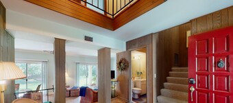 Condo With Central AC, Washer/dryer, Shared Outdoor Pool, & On-site Golf