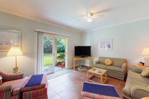 Appartamento, letti multipli, patio, vista giardino (The Getaway 205) | Area soggiorno