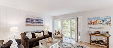 Apartment, Mehrere Betten, Terrasse, Poolblick (2047 Beachwood) | Wohnbereich
