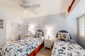 Appartamento, letti multipli, patio, vista piscina (2047 Beachwood) | 3 camere, con stile personalizzato, con arredamento individuale