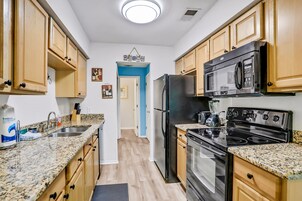 公寓式客房, 2 张大床, 阳台, 花园景观 (Brigantine Condo 23) | 私人厨房