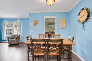 Appart'hôtel, 2 grands lits, balcon, vue jardin (Brigantine Condo 23) | 2 chambres, décoration personnalisée, ameublement personnalisé