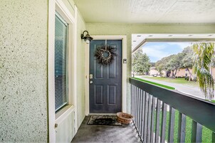 Apartamento, 2 camas de matrimonio, balcón, vistas al jardín (Brigantine Condo 23) | Vistas desde la habitación