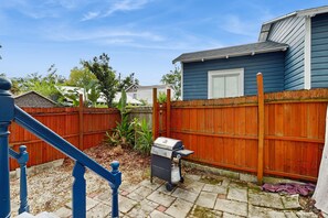 BBQ/picnic Area - Charming, Historic Home With Balcony, Enclosed Yard, A/C - Near Downtown & Beach (St. Augustine)