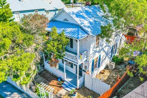 Exterior - Charming, Historic Home With Balcony, Enclosed Yard, A/C - Near Downtown & Beach (St. Augustine)