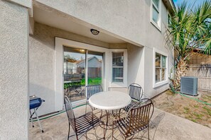 Terrace/patio - Cozy Spacious Home With Private Backyard and Patio, Near Shopping (Jacksonville)