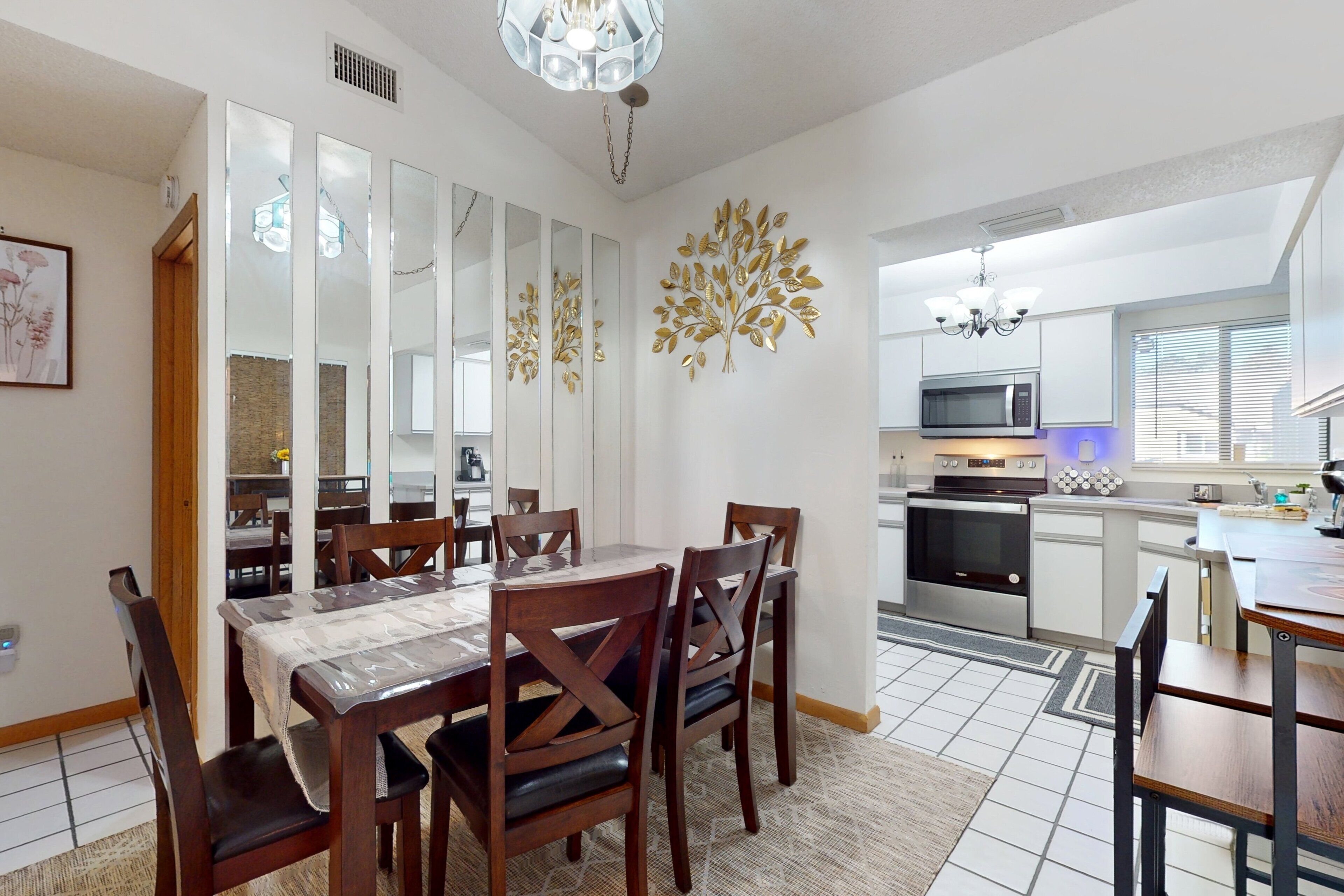 منزل - عدة أسرّة - مع إمكانية استخدام المسبح - بمنظر للمسبح (Palm Coast Retreat) | 3 عدّة غرف نوم وبديكورات فريدة لكل غرفة وطراز فريد لكل وحدة