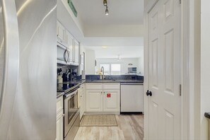 Private kitchen - Beautiful Amelia Island Townhome With Pool & Tennis, Central AC (Fernandina Beach)