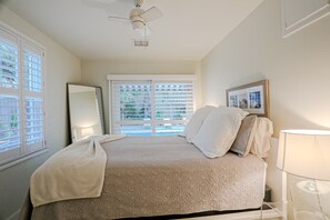 3 bedrooms, individually decorated, individually furnished, bed sheets - Bright 1940s Beach Cottage With Cabana Plus Private Pool (St. Augustine)