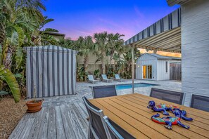 Outdoor dining - Bright 1940s Beach Cottage With Cabana Plus Private Pool (St. Augustine)