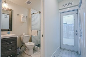 Bathroom - Bright 1940s Beach Cottage With Cabana Plus Private Pool (St. Augustine)