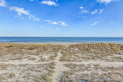 Bright & Sunny Oceanfront Getaway With Central AC & Pool